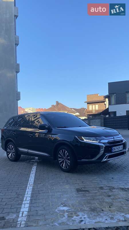 Внедорожник / Кроссовер Mitsubishi Outlander 2020 в Ровно Внедорожник / Кроссовер Mitsubishi Outlander 2020 в Ровно