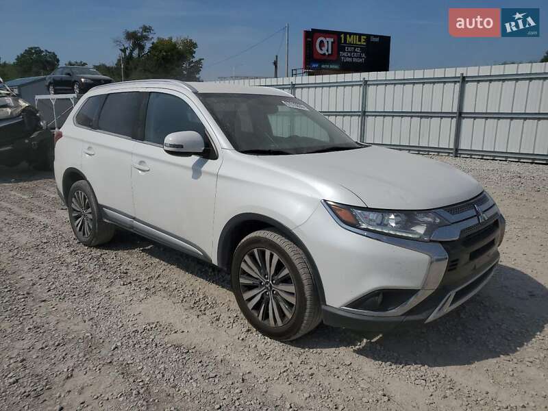 Внедорожник / Кроссовер Mitsubishi Outlander 2019 в Луцке Внедорожник / Кроссовер Mitsubishi Outlander 2019 в Луцке