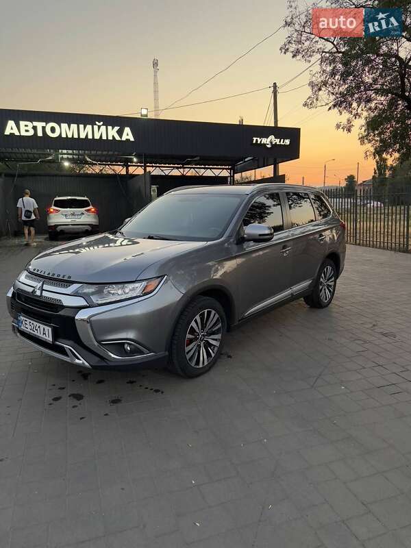 Позашляховик / Кросовер Mitsubishi Outlander 2019 в Кривому Розі