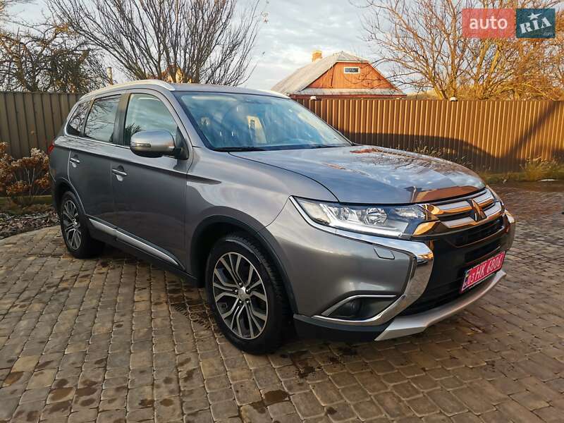 Внедорожник / Кроссовер Mitsubishi Outlander 2016 в Луцке