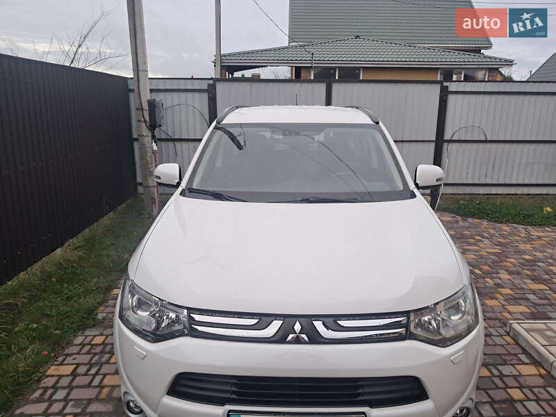 Внедорожник / Кроссовер Mitsubishi Outlander 2013 в Чернигове