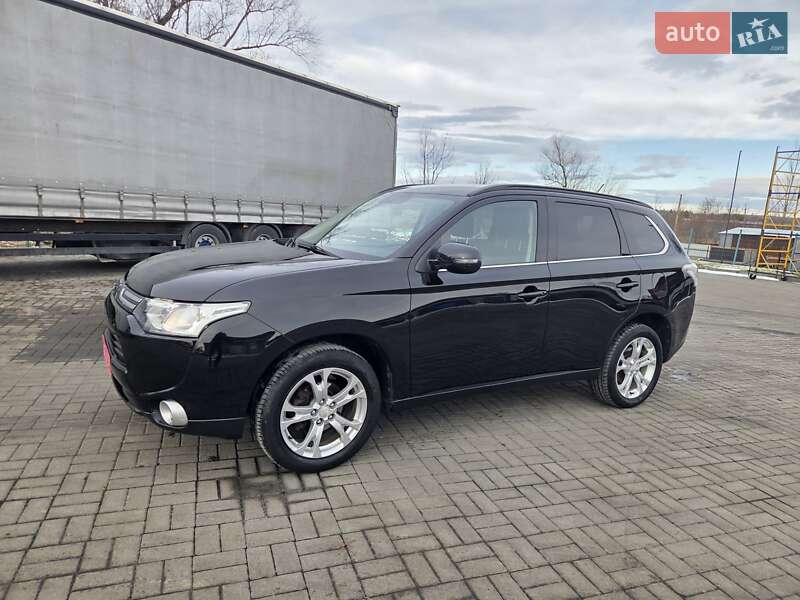 Внедорожник / Кроссовер Mitsubishi Outlander 2013 в Калуше