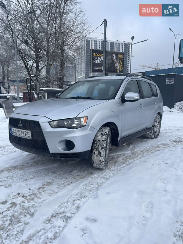 Внедорожник / Кроссовер Mitsubishi Outlander 2011 в Киеве