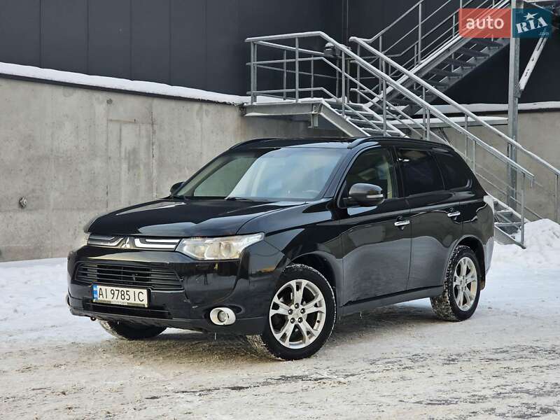 Внедорожник / Кроссовер Mitsubishi Outlander 2013 в Киеве