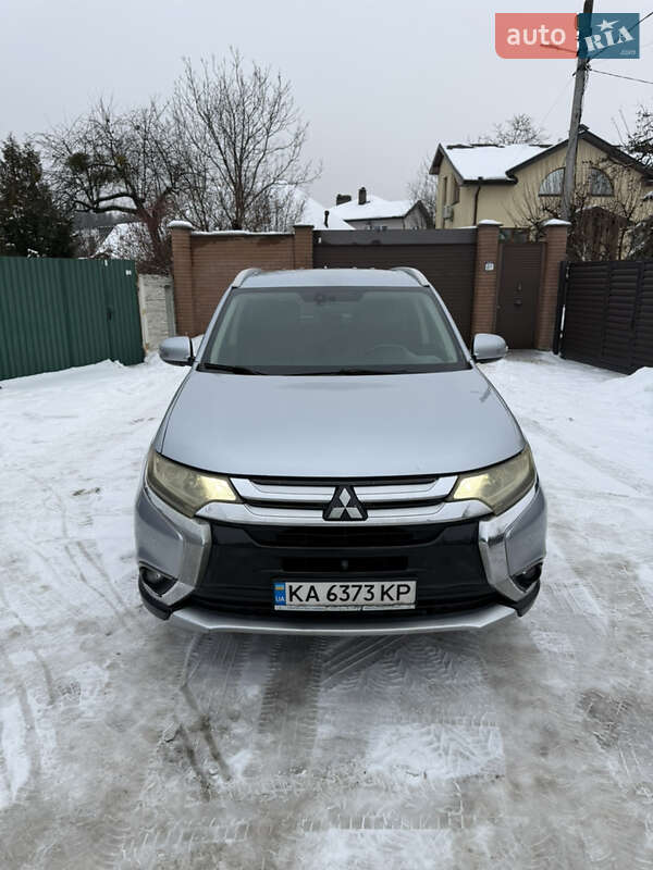 Внедорожник / Кроссовер Mitsubishi Outlander 2017 в Киеве