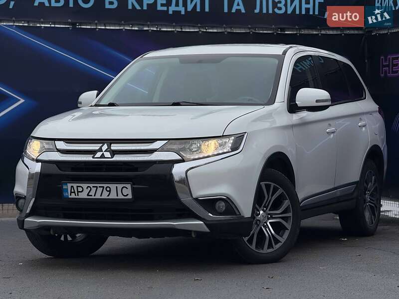 Внедорожник / Кроссовер Mitsubishi Outlander 2017 в Запорожье