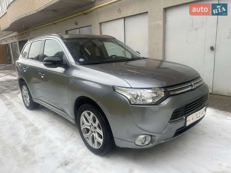 Внедорожник / Кроссовер Mitsubishi Outlander 2014 в Хмельницком