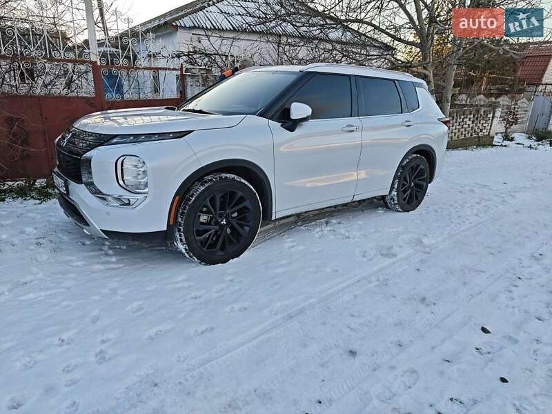 Внедорожник / Кроссовер Mitsubishi Outlander 2022 в Николаеве