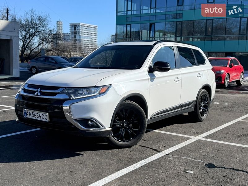 Внедорожник / Кроссовер Mitsubishi Outlander 2017 в Киеве