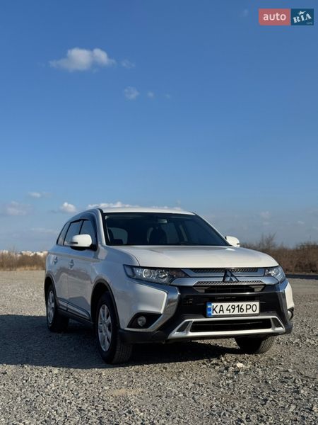 Позашляховик / Кросовер Mitsubishi Outlander 2021 в Києві