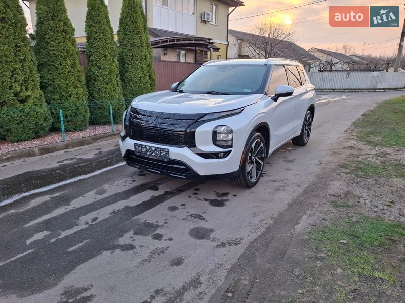 Внедорожник / Кроссовер Mitsubishi Outlander 2022 в Киеве
