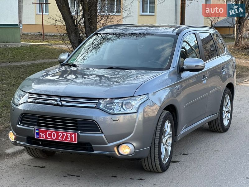 Внедорожник / Кроссовер Mitsubishi Outlander 2013 в Долине