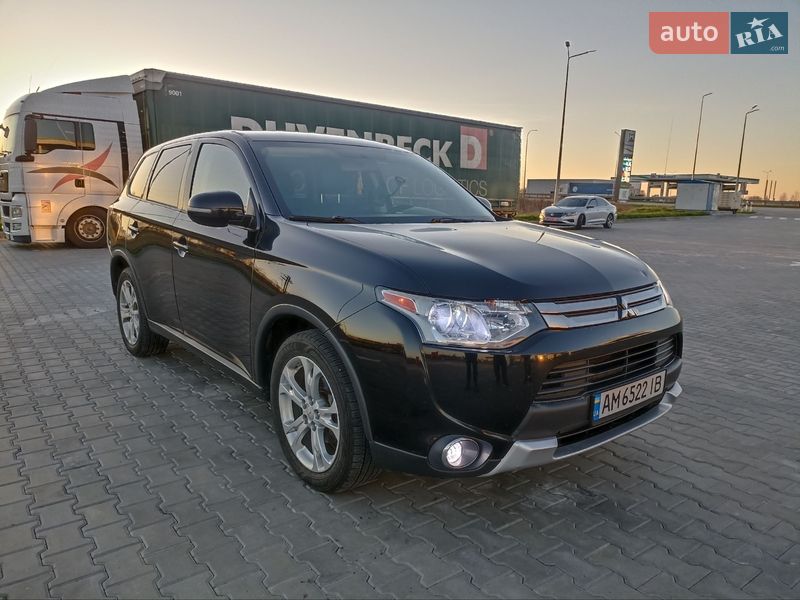 Внедорожник / Кроссовер Mitsubishi Outlander 2015 в Житомире Внедорожник / Кроссовер Mitsubishi Outlander 2015 в Житомире