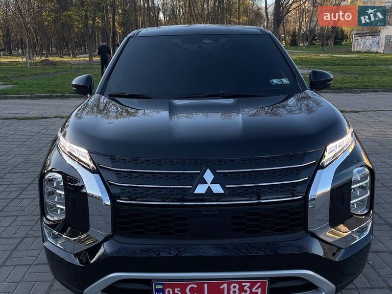 Позашляховик / Кросовер Mitsubishi Outlander 2023 в Києві