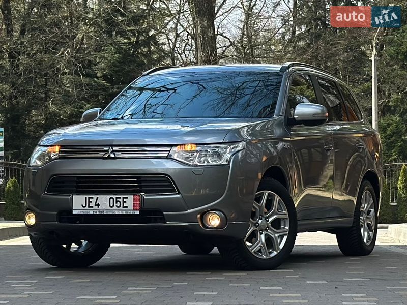 Внедорожник / Кроссовер Mitsubishi Outlander 2015 в Дрогобыче