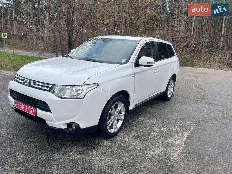 Внедорожник / Кроссовер Mitsubishi Outlander 2013 в Киеве