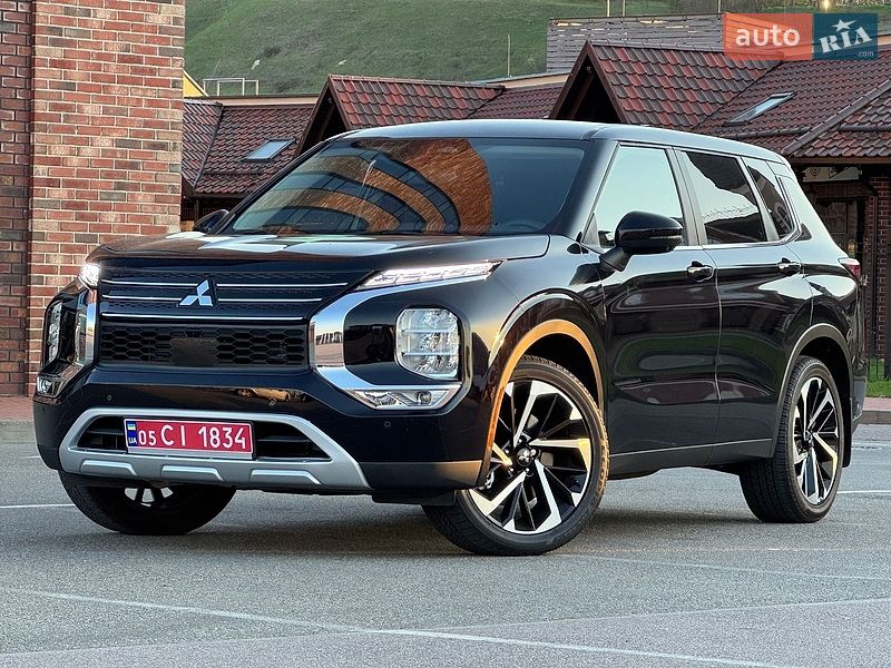 Позашляховик / Кросовер Mitsubishi Outlander 2023 в Києві