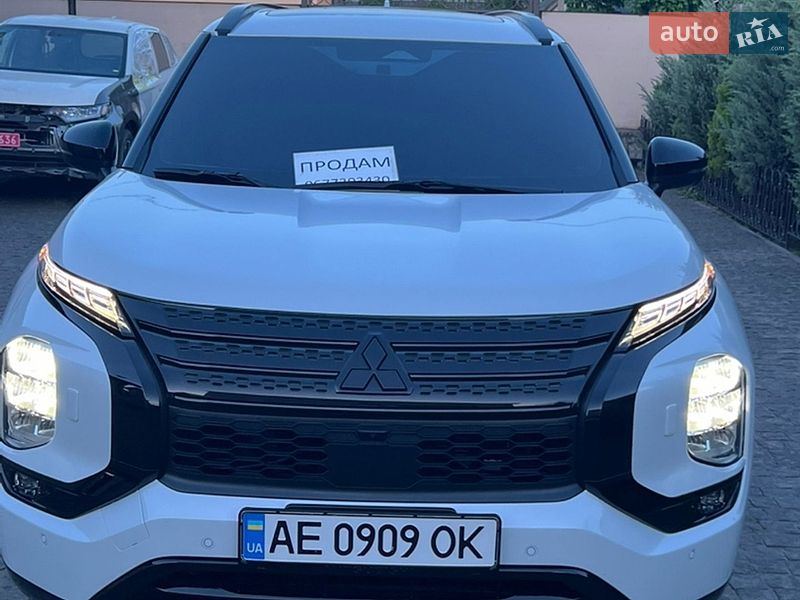 Внедорожник / Кроссовер Mitsubishi Outlander 2023 в Днепре