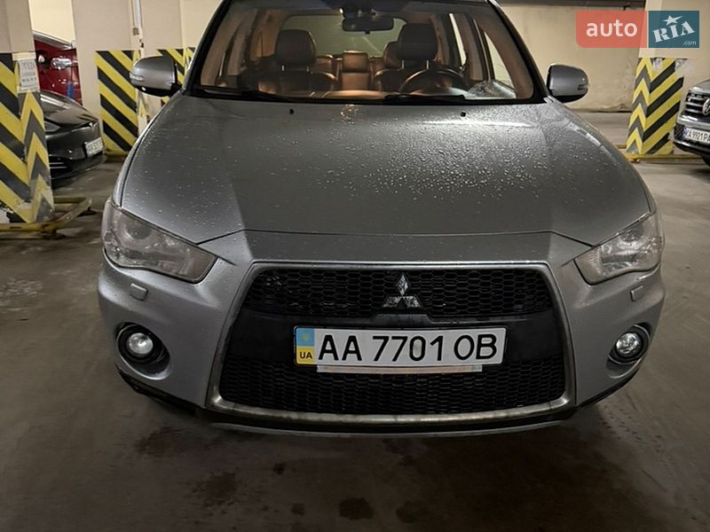 Внедорожник / Кроссовер Mitsubishi Outlander 2011 в Киеве