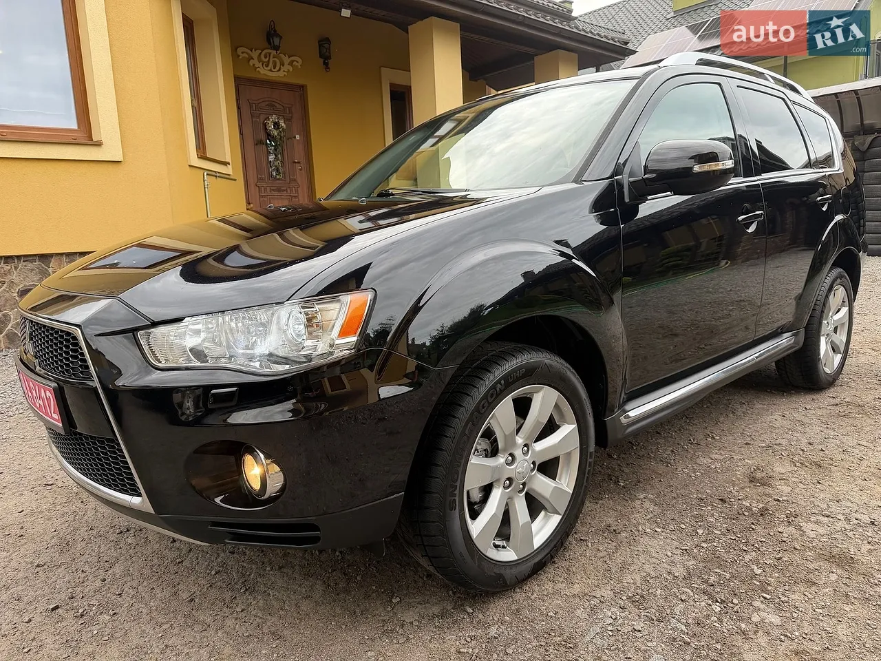Mitsubishi Outlander 2011 photo 2