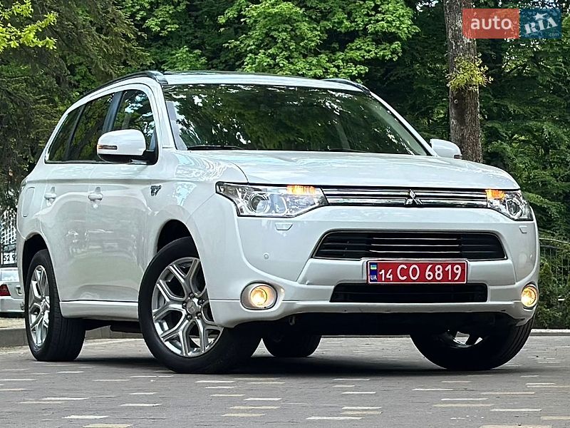 Внедорожник / Кроссовер Mitsubishi Outlander 2015 в Дрогобыче