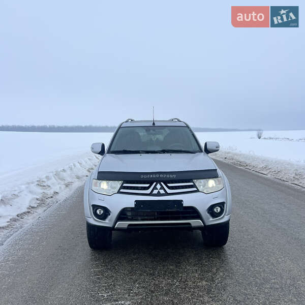 Внедорожник / Кроссовер Mitsubishi Pajero Sport 2015 в Тернополе
