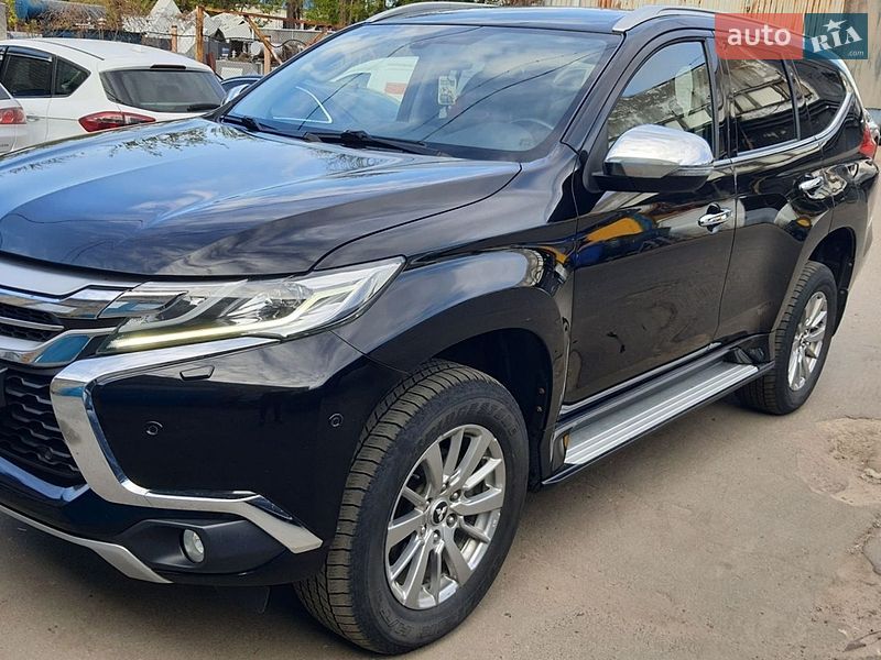 Позашляховик / Кросовер Mitsubishi Pajero Sport 2018 в Києві