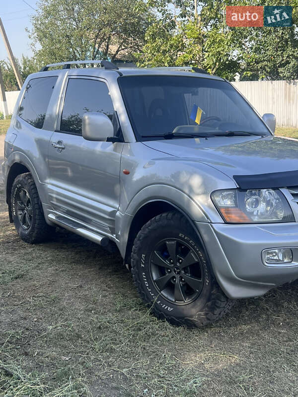 Позашляховик / Кросовер Mitsubishi Pajero 2000 в Хусті