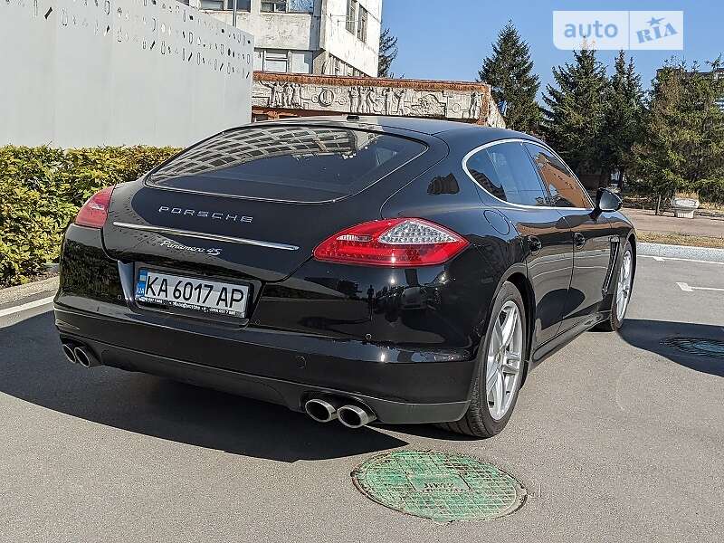 Фастбэк Porsche Panamera 2011 в Киеве