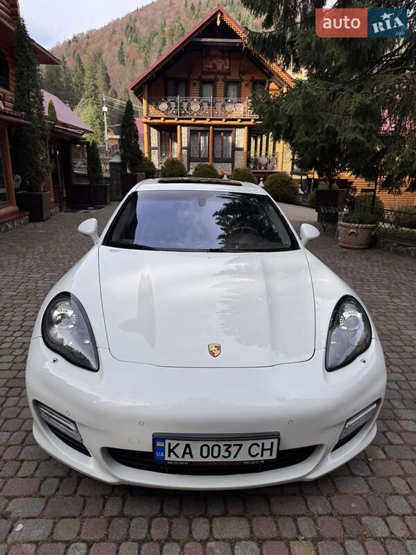 Фастбек Porsche Panamera 2011 в Києві