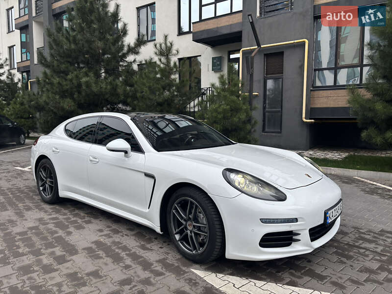 Фастбэк Porsche Panamera 2013 в Киеве Фастбэк Porsche Panamera 2013 в Киеве