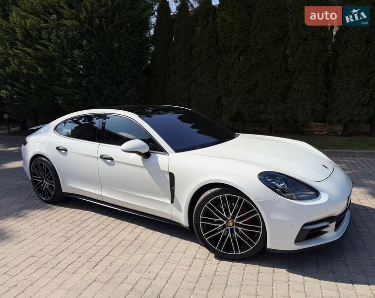 Фастбэк Porsche Panamera 2017 в Одессе