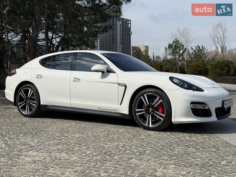 Фастбек Porsche Panamera 2012 в Дніпрі