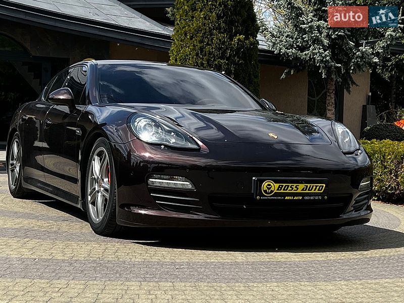 Фастбэк Porsche Panamera 2013 в Львове Фастбэк Porsche Panamera 2013 в Львове