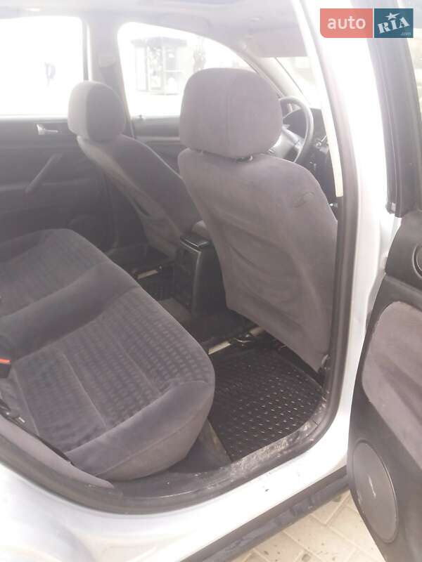 Седан Volkswagen Passat 2001 в Ужгороде