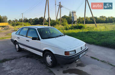 Седан Volkswagen Passat 1990 в Драбове