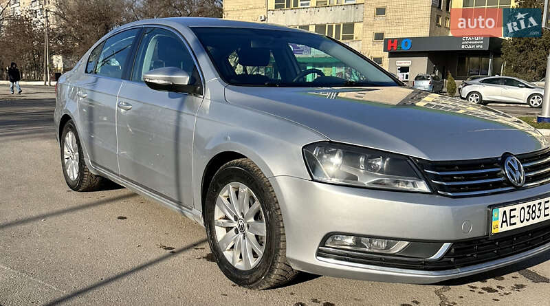 Седан Volkswagen Passat 2011 в Новомосковске