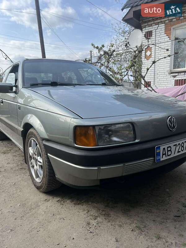Седан Volkswagen Passat 1989 в Гайсине