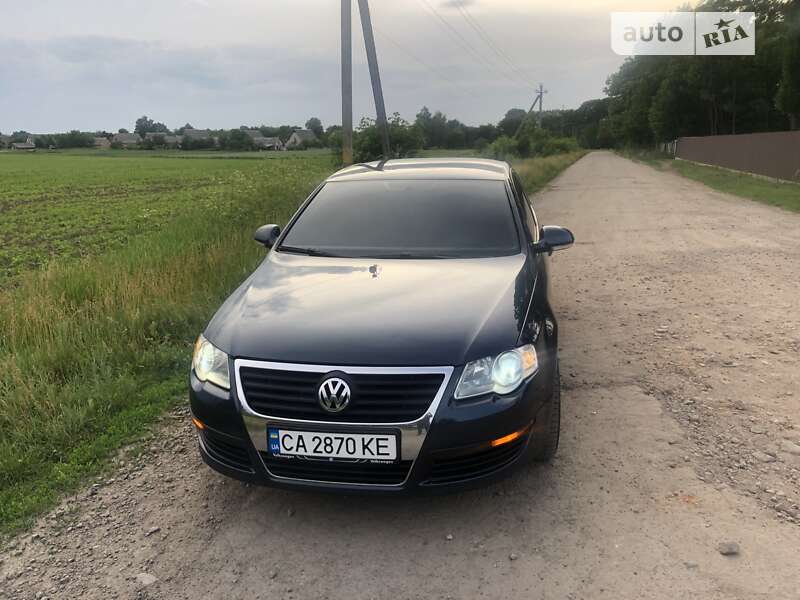 Седан Volkswagen Passat 2005 в Монастырище
