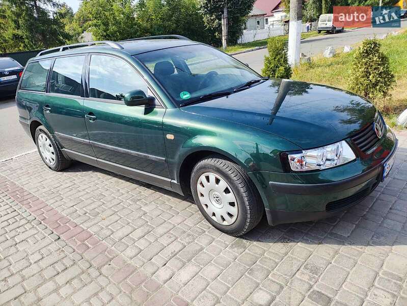 Универсал Volkswagen Passat 1998 в Рокитном