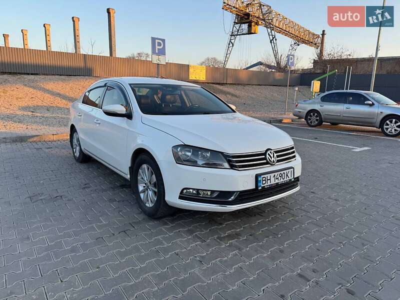 Седан Volkswagen Passat 2013 в Одессе
