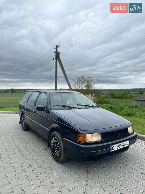 Универсал Volkswagen Passat 1992 в Шумске