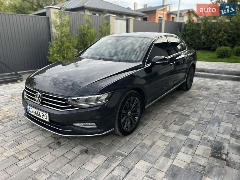Седан Volkswagen Passat 2019 в Ужгороді Седан Volkswagen Passat 2019 в Ужгороді