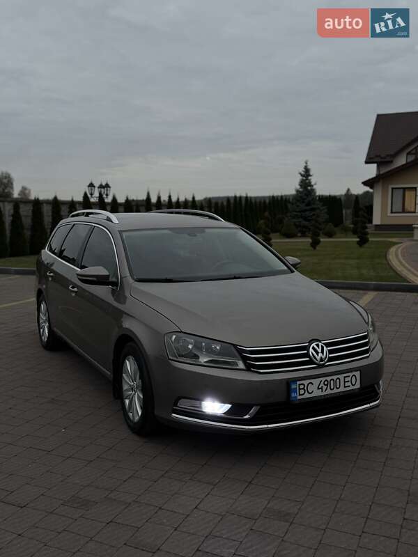 Универсал Volkswagen Passat 2011 в Яворове