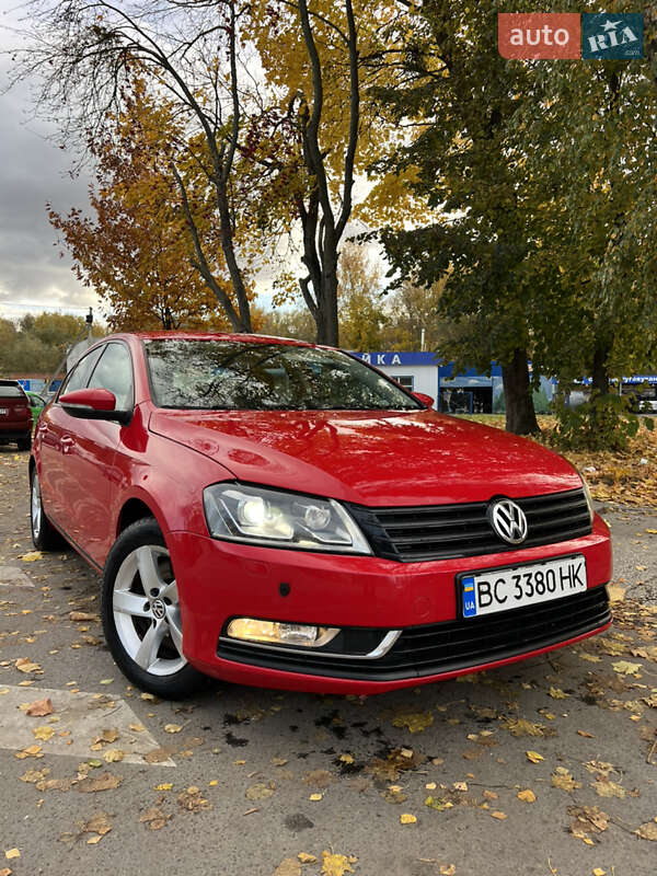 Седан Volkswagen Passat 2013 в Львове
