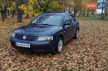 Седан Volkswagen Passat 2000 в Новоукраинке
