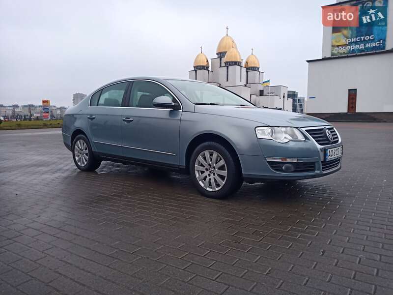 Седан Volkswagen Passat 2010 в Львове