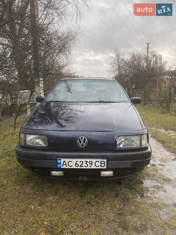 Седан Volkswagen Passat 1989 в Сарнах