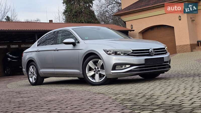 Седан Volkswagen Passat 2020 в Мукачево