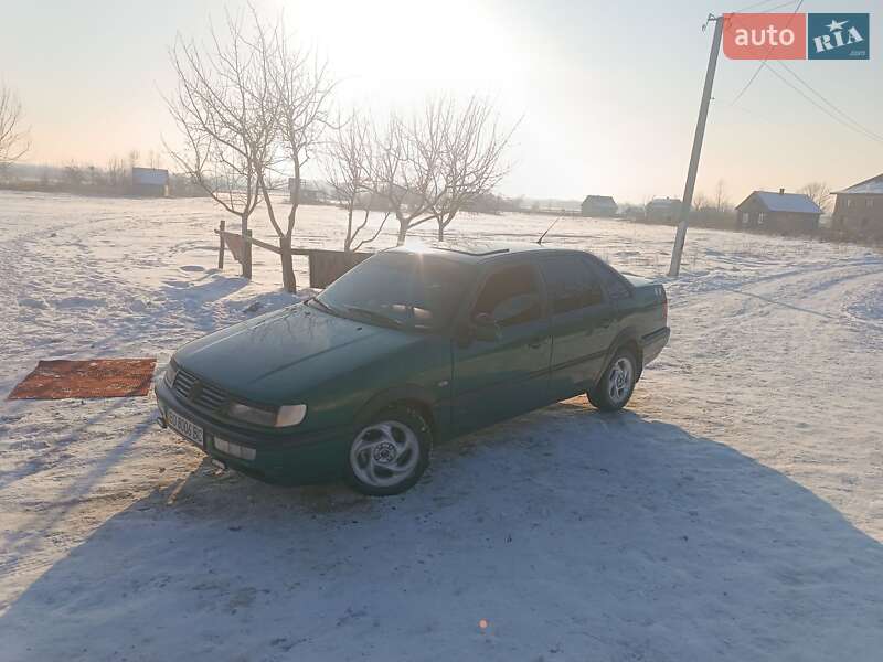 Седан Volkswagen Passat 1995 в Сторожинце